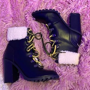 Boots with a 3 inch heel will include 2 pairs of ankle socks